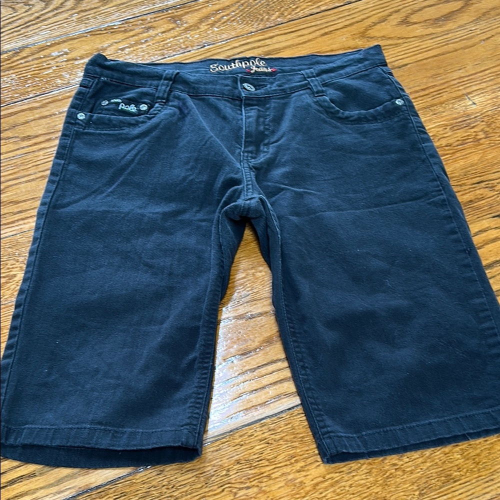 Vintage Southpole black denim shorts.  Juniors Size 9.  Logo on back pocket.